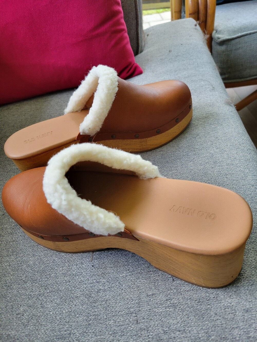 Old Navy Clogs Tan NWOT Size 9 - Picture 8 of 10